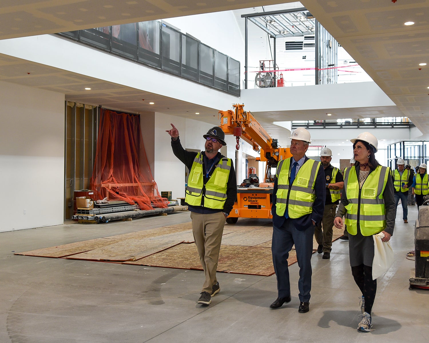Governor Brad Little tours the Battelle Energy Alliance Future Tech Building in partnership with Frontier Credit Union