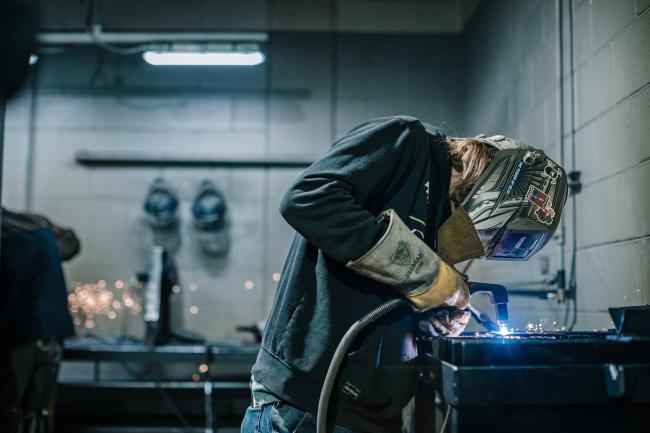 Cutting metal with plasma torch